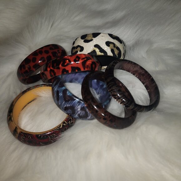 Bundle of 8 Statement Bangle Bracelets – Animal Print, Glitter, Floral - Picture 8 of 8